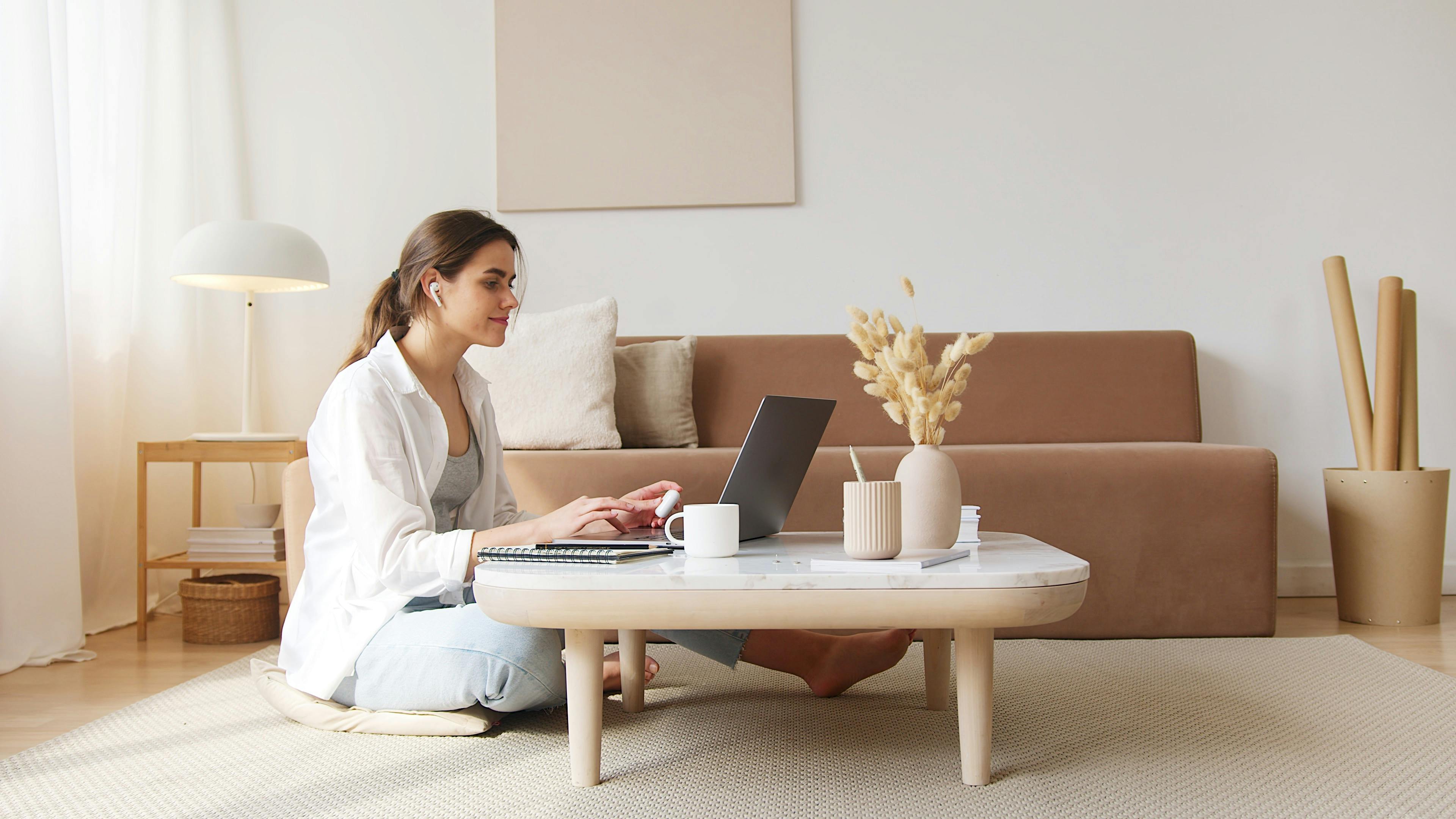 woman-working-on-computer