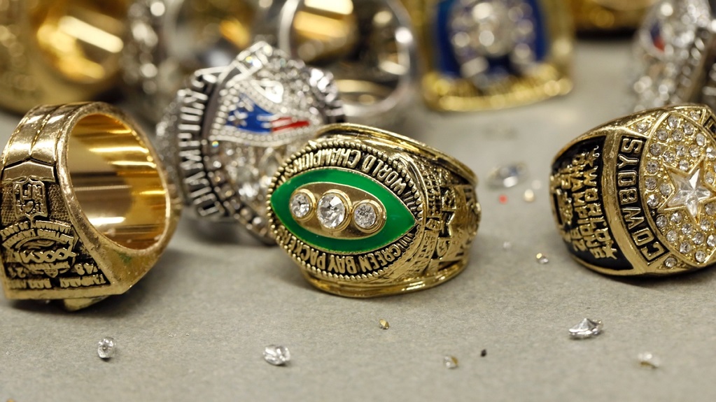 Superbowl-rings-from-case