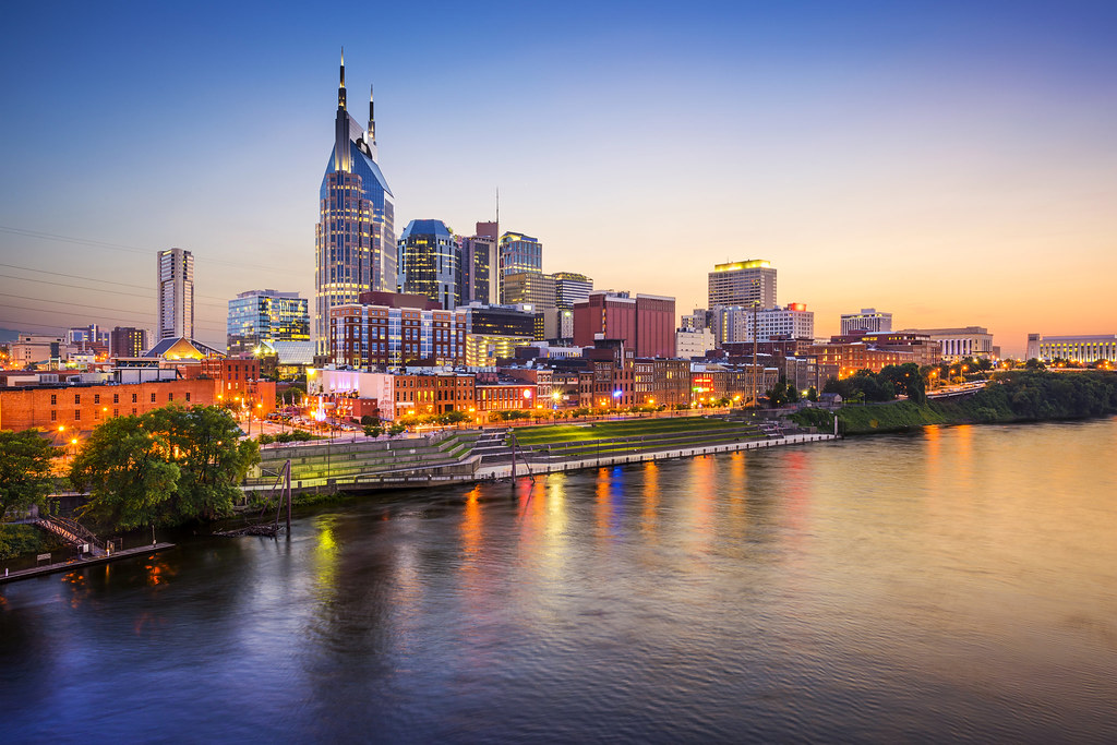 Tennessee-skyline-with-view-of-water