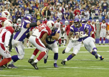 vikings-tackle-cardinals-player