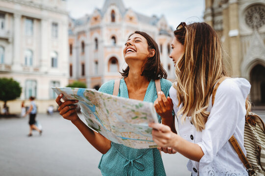 buddies-traveling-together-looking-at-map