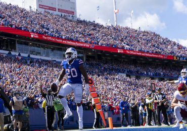 bills-player-20-celebrating-good-play