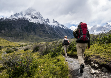 hikers-in-new-Zealand-with-beautiful-mountain-view