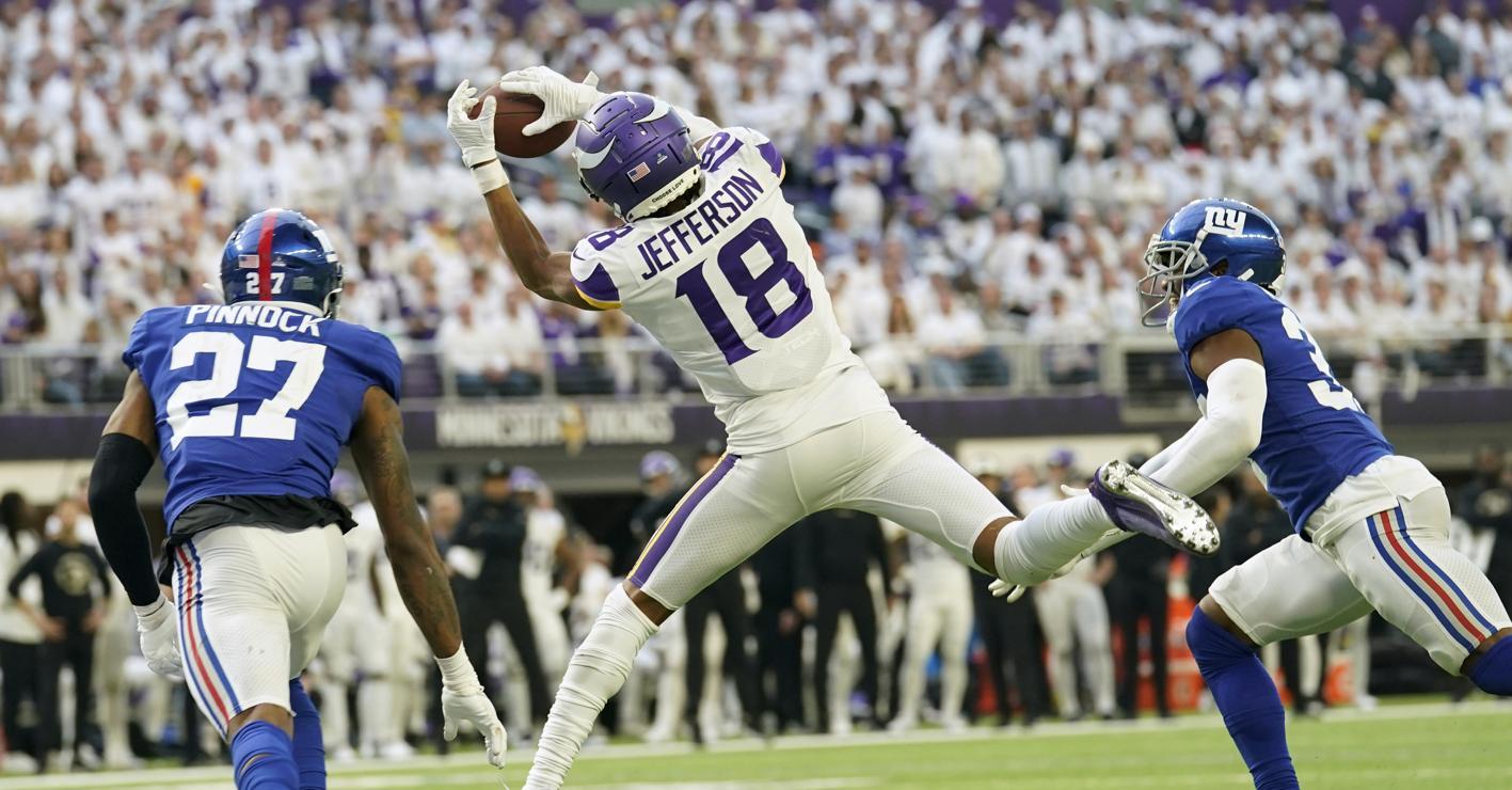 player-18-jefferson-catching-ball