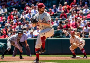 baseball-pitcher-winding-up-for-pitch
