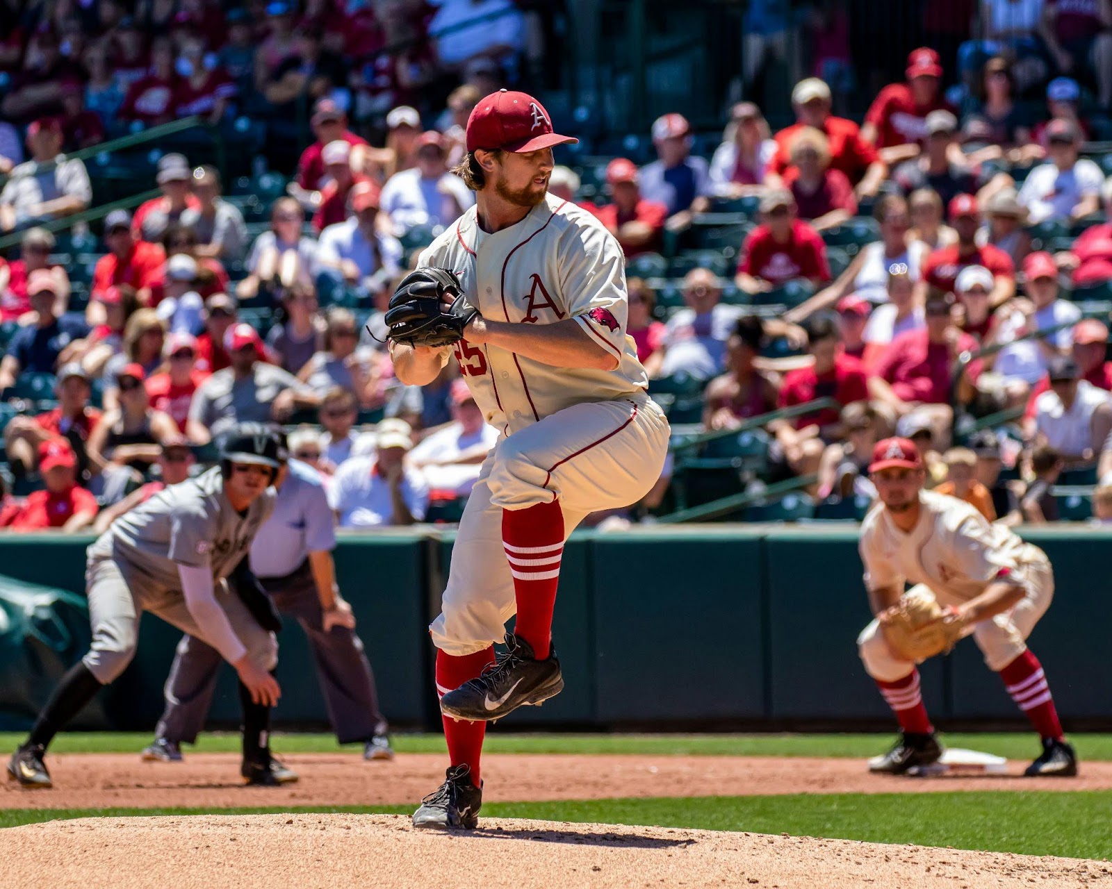 baseball-pitcher-winding-up-for-pitch
