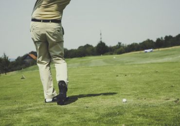 man-playing-golf-in-fairway