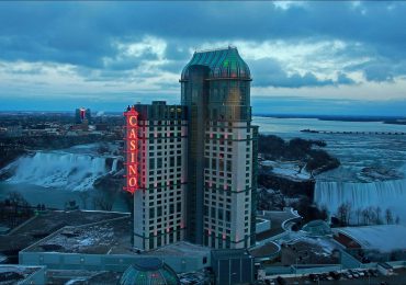 tall-casino-building-in-ontario