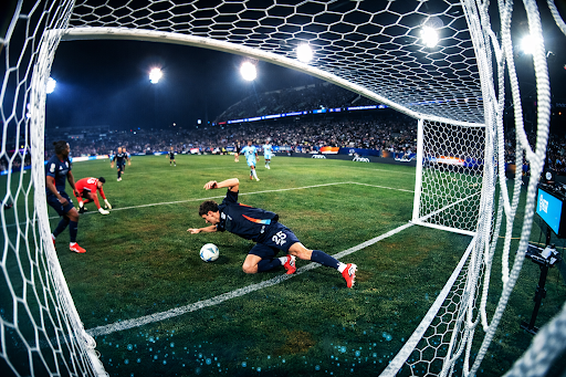 goalie-blocking-ball