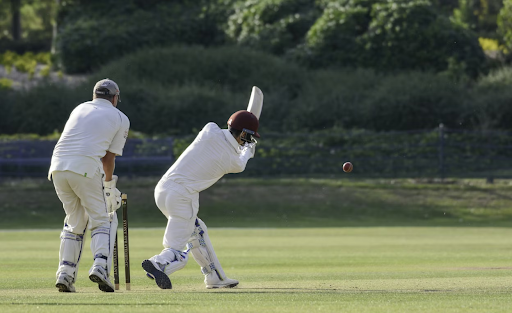 player-hitting-ball-in-cricket
